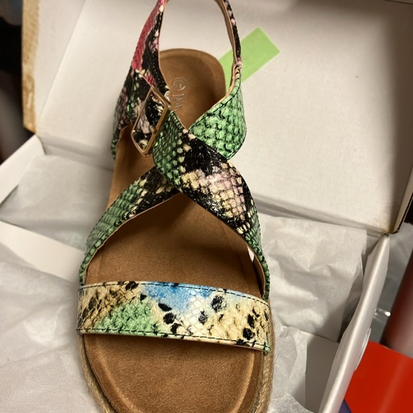 Canden-02 Strappy Sandal - Picture 5 of 6